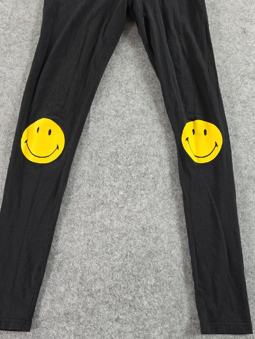 Divided Black Leggings with Yellow Smiley Knee Patches Smiley - Picture 2 of 6